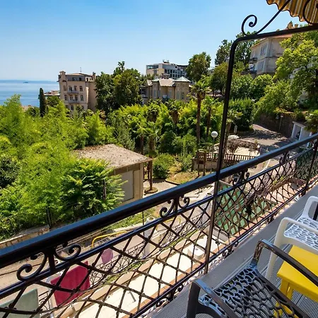 Rhea Exclusive Опатия